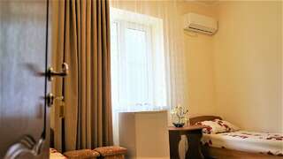 Гостиница Пегас Геленджик Стандартный двухместный номер с 1 кроватью или 2 отдельными кроватями-11