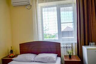 Гостиница Пегас Геленджик Трехместный номер с видом на море-1